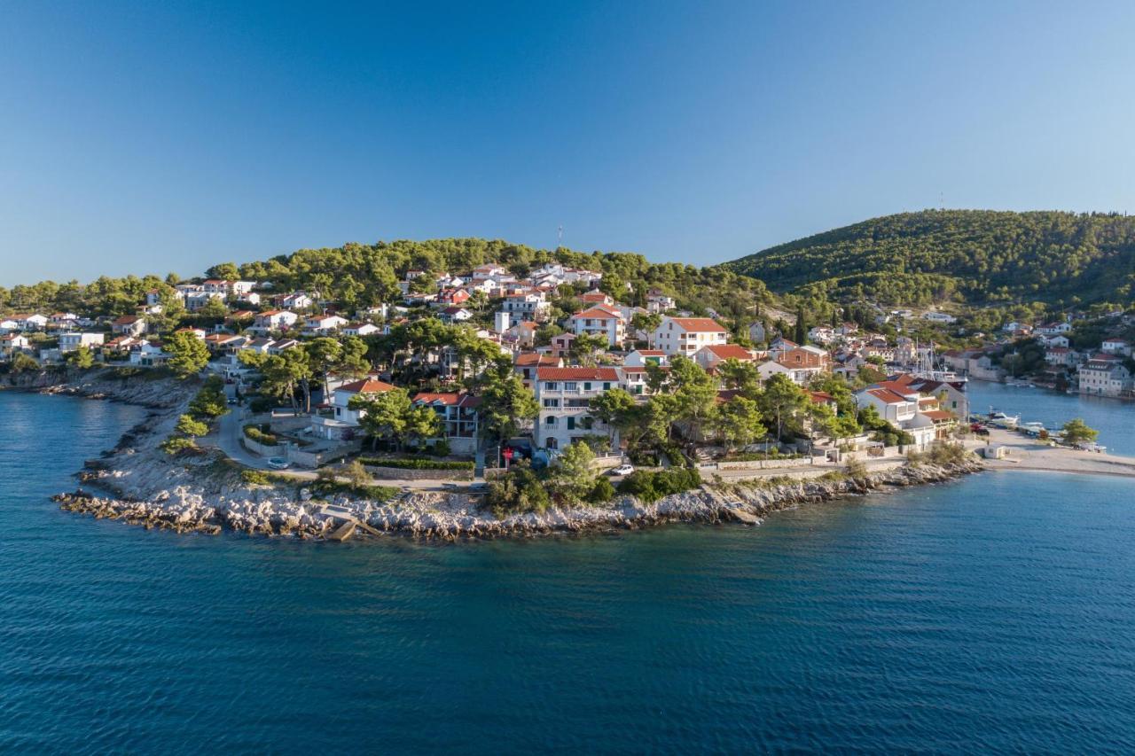 Apartments By The Sea Stomorska, Solta - 5190 Exterior photo